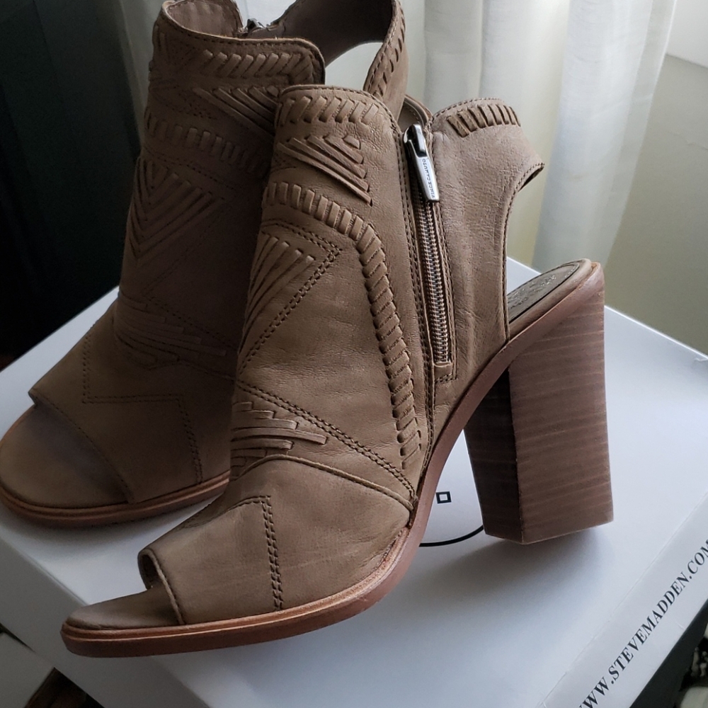 Heels - Picture 2 of 6